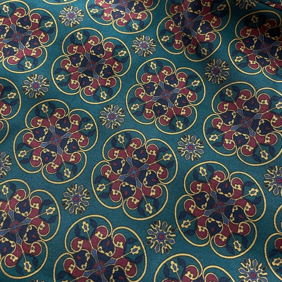 Exquisite Medallion print size 8 Vintage Green 100% silk Pencil Skirt - Picture 1 of 9